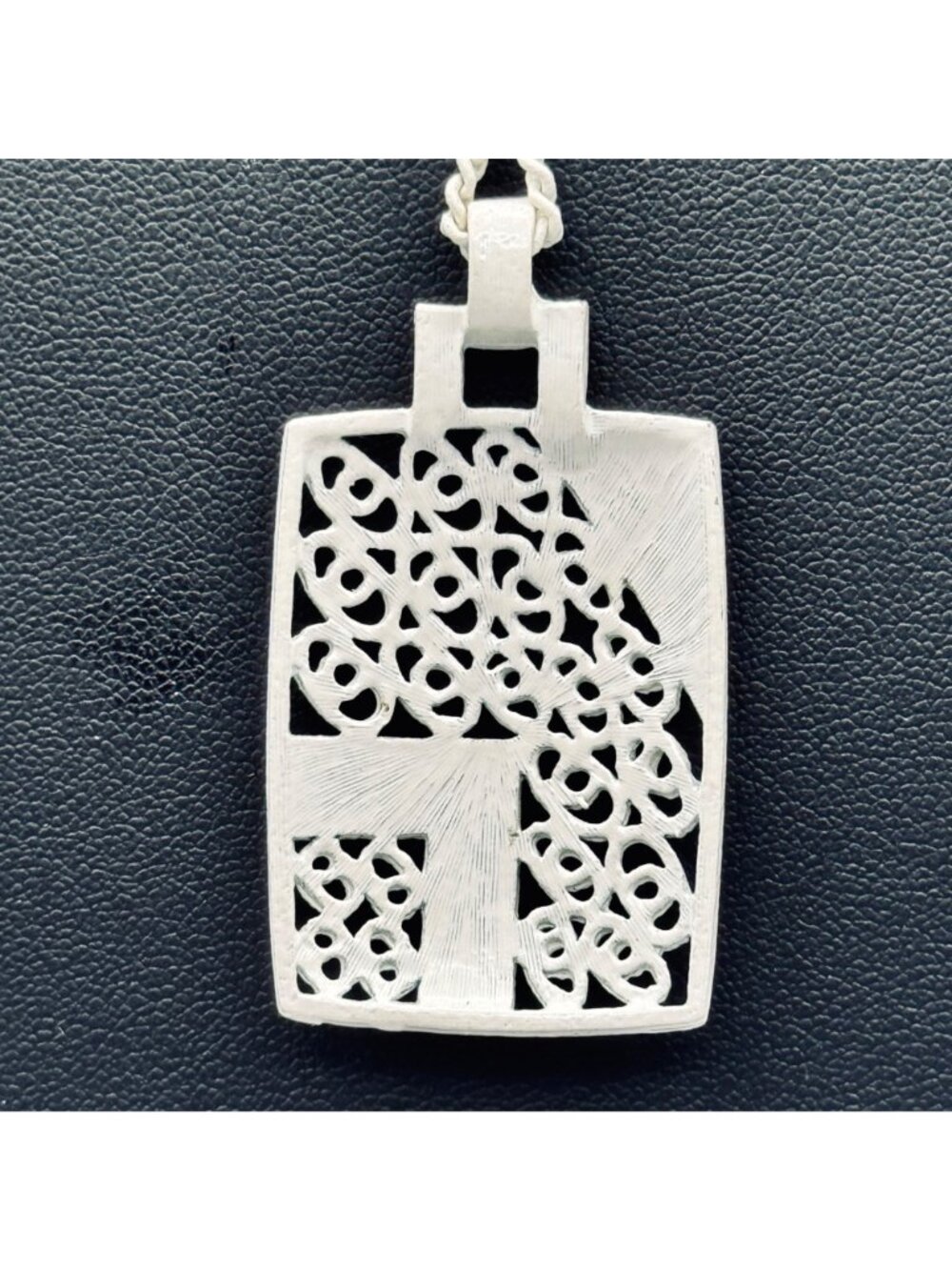 Vintage White Enamel Pendant and Chain Filigree Open Work 1970s Look 28" - Picture 3 of 8